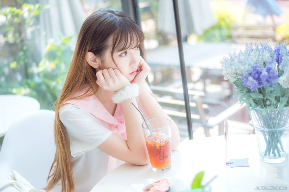 在这个纷绕的世俗世界里，能够学会用一颗平常的心去对待周围的一切，也是一种境界。